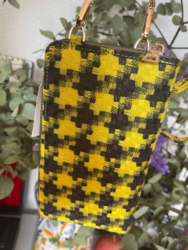 Bolso bandolera amarillo y negro