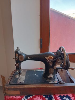 Máquina de coser SINGER antigua
