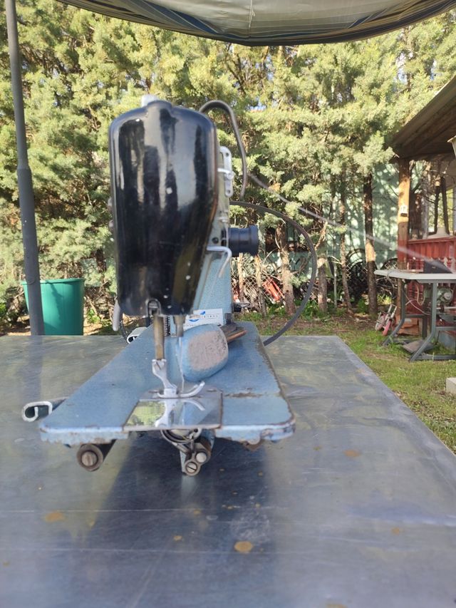 Máquina de coser industrial