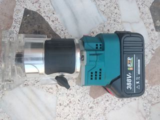 MÁQUINA FRESADORA PARA MADERA CON BATERÍA