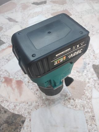 MÁQUINA FRESADORA PARA MADERA CON BATERÍA