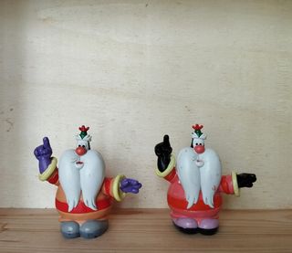 2 Figuras PVC Delfi