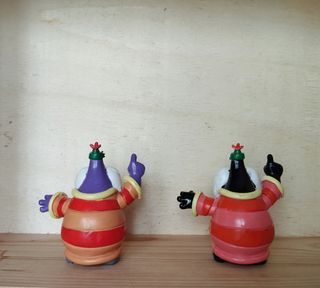 2 Figuras PVC Delfi