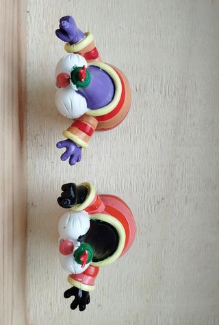 2 Figuras PVC Delfi