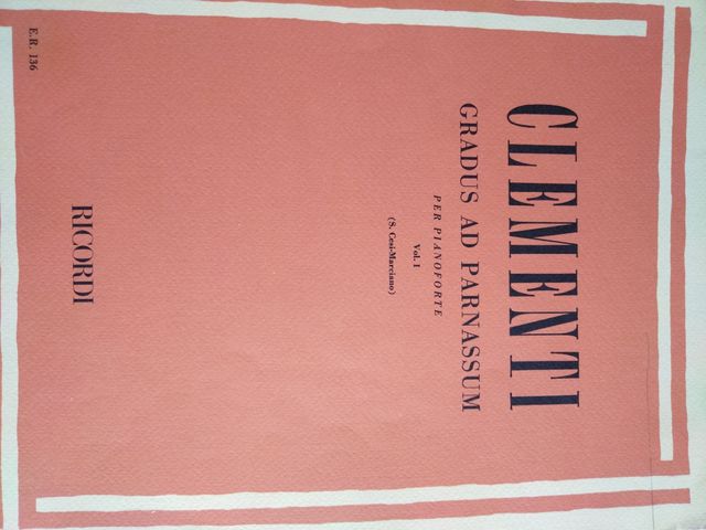 Lote 11 libros piano y 4 libretos