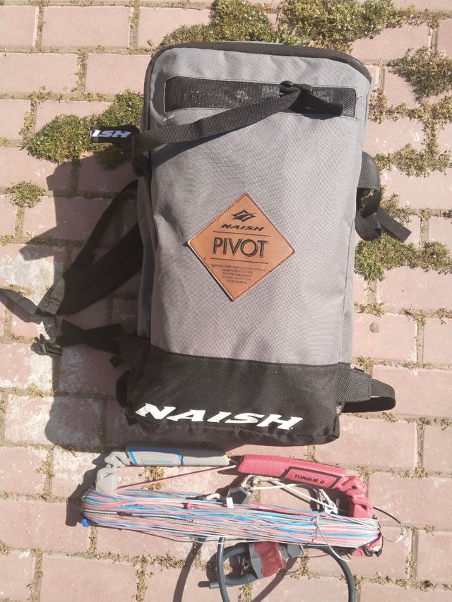 Kite Naish Pivot 10m + Barra Torque 2