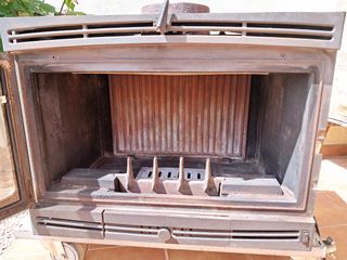 Inserisci legna in ghisa