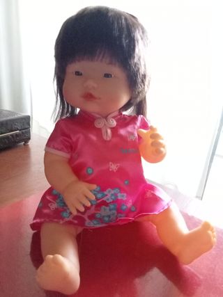 Muñeca Nenuco bebé asiática - Vestido rosa
