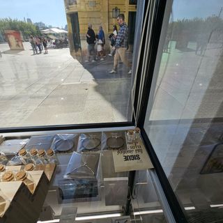 Se venden vitrinas nuevas de aluminio