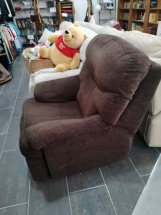 SOFÁ RECLINABLE MARRÓN (NO FUNCIONA)