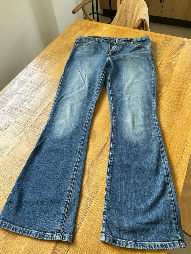 Vaqueros Levis acampanados