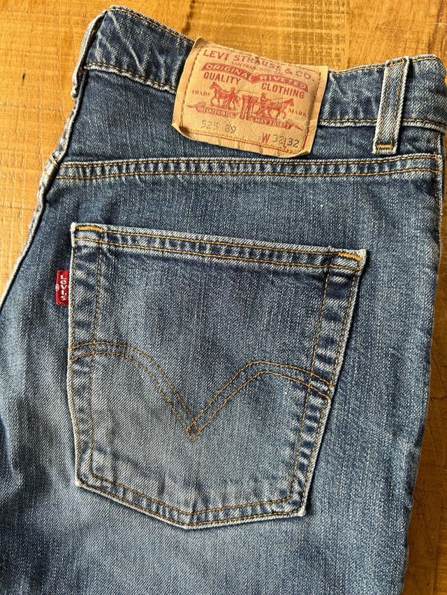 Vaqueros Levis acampanados