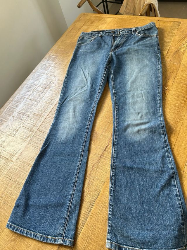 Vaqueros Levis acampanados