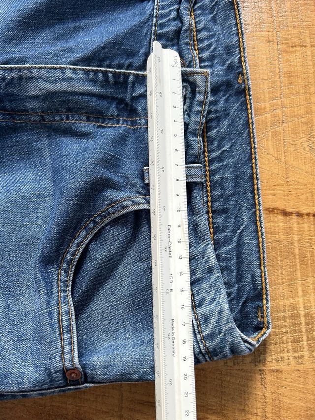 Vaqueros Levis acampanados