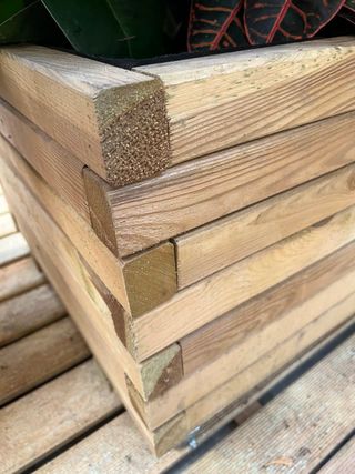 Jardinera cuadrada 45x45x34 con tela geotextil