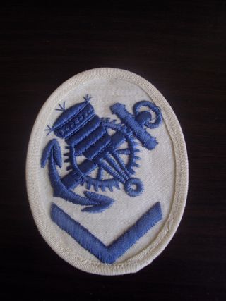 Blocking Weapons Mechanic Specialist Insignia