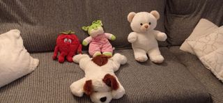 4 Peluches: Oso, Perro, Fresita, Bebe