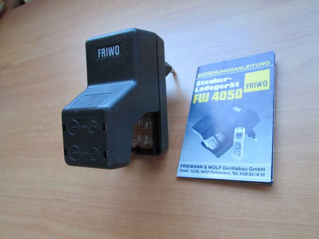 Cargador pilas AA LR6