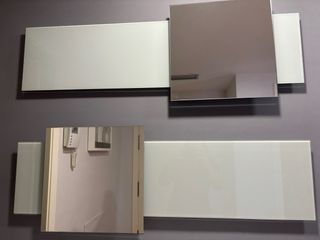 Recibidor con espejos.