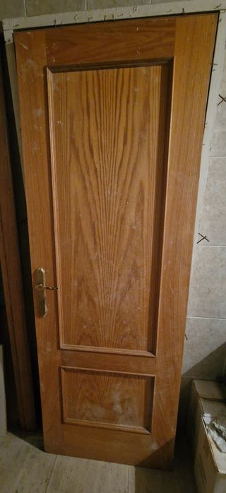 Puerta interior de madera roble