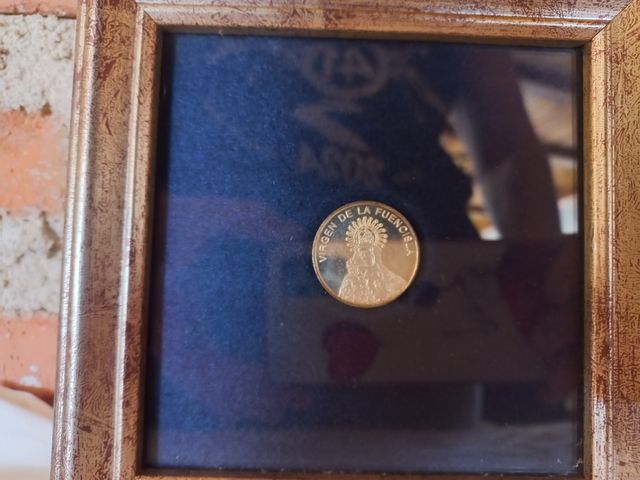 Medalla Virgen de la Fuencisla enmarcada