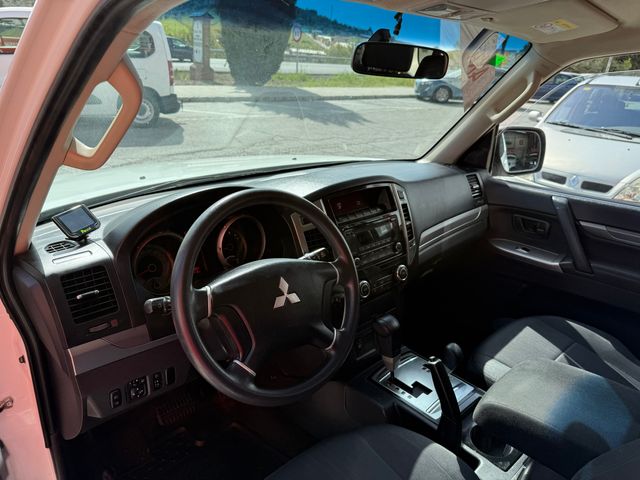Mitsubishi Montero 2017