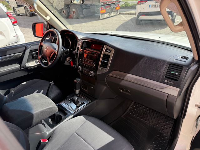 Mitsubishi Montero 2017