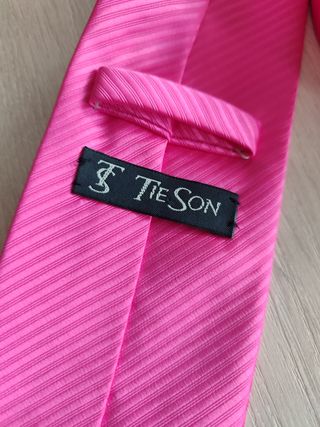 Corbata fuscia 