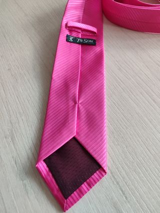 Corbata fuscia 