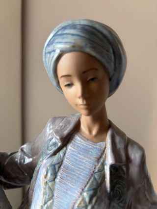 Lladro porcelana figura chica con cantaro