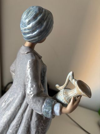 Lladro porcelana figura chica con cantaro