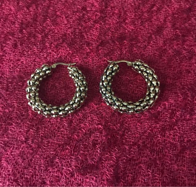 Aros de acero chapados oro