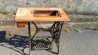 Mesa de máquina coser Singer antigua