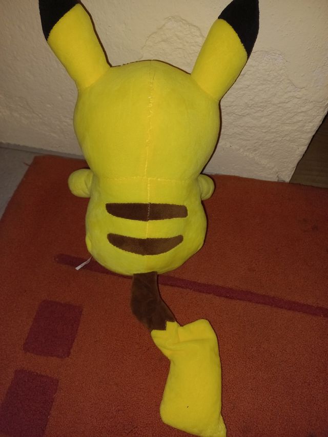 Pikachu peluche