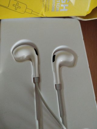 Auriculares blancos con cable - NUEVOS
