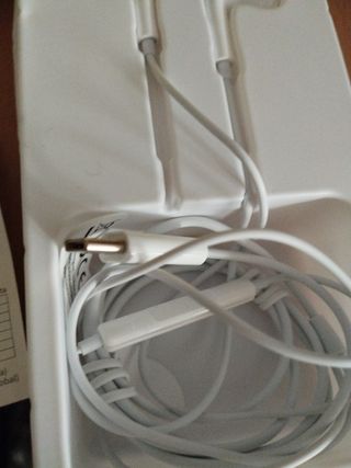 Auriculares blancos con cable - NUEVOS