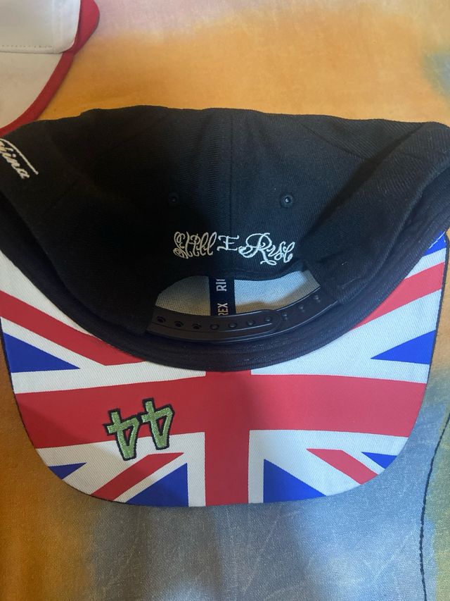 Gorra firmada por Hamilton