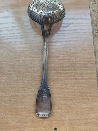 Escuchó ofertas artículo de plata antiguo