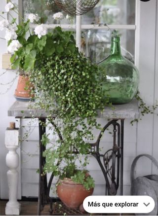 Mesa Singer vintage amarilla