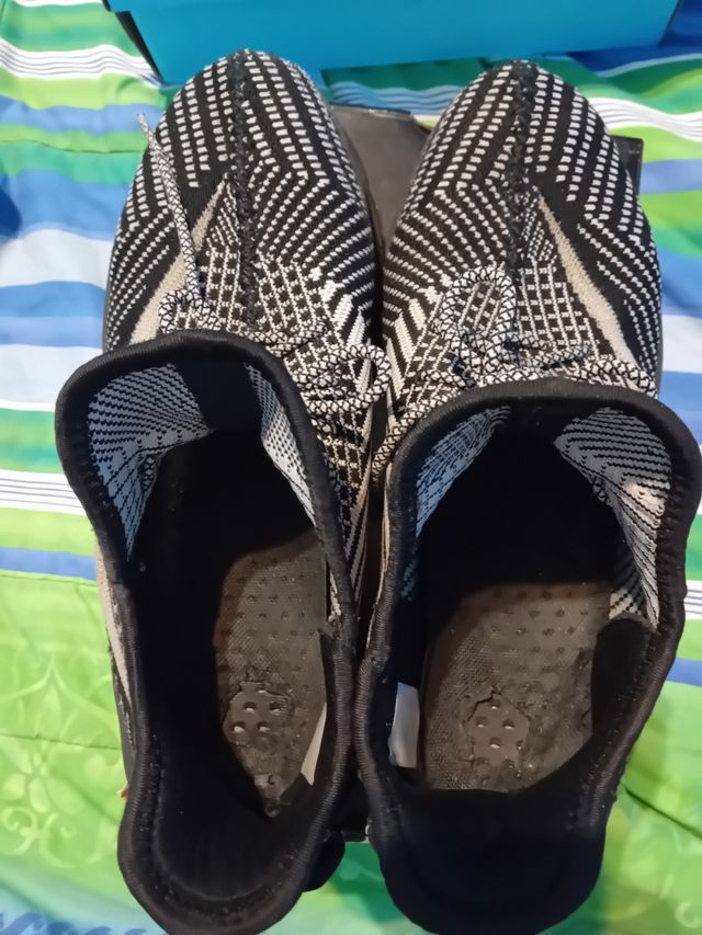 Scarpe sportive nere e grigie