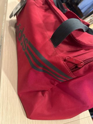 Bolsa Adidas deporte. Granate 