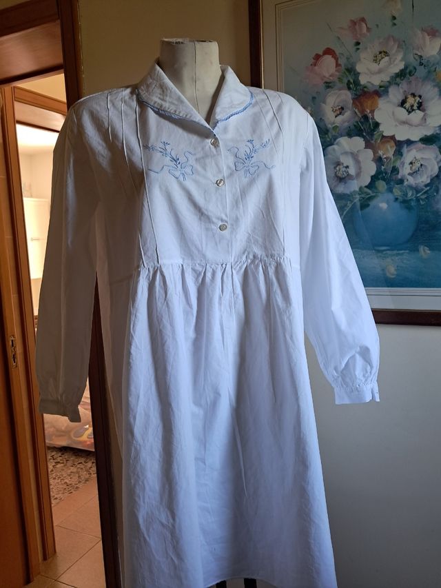 Camicia notte vintage bianca e azzurra