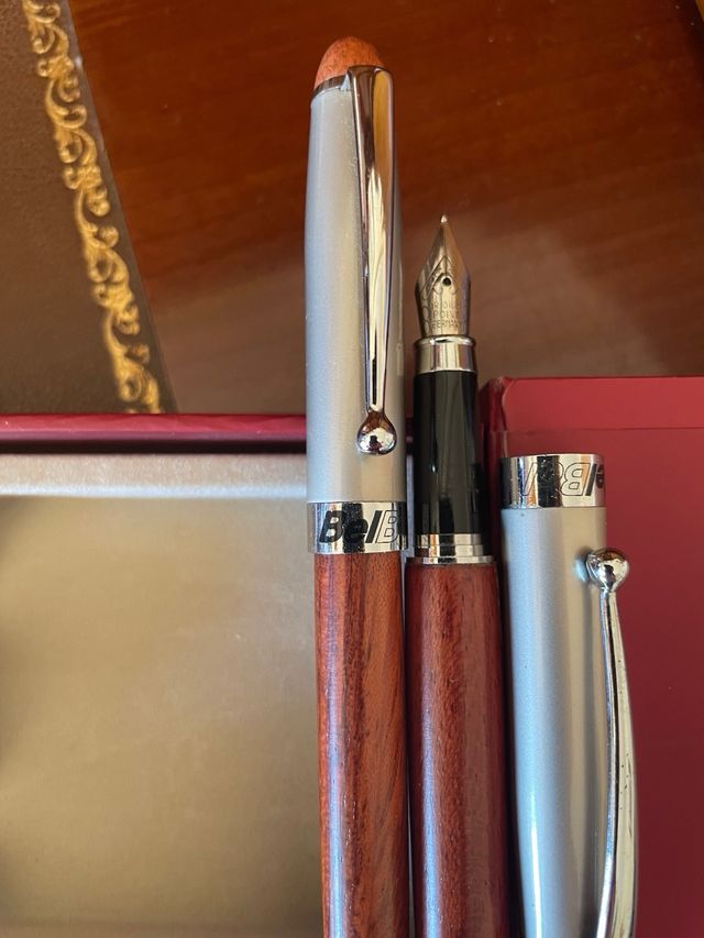 Pluma estilográfica y bolígrafo Belbol