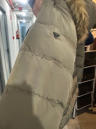 Chaquetón Guess verde oliva