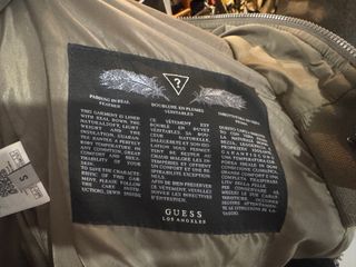 Chaquetón Guess verde oliva