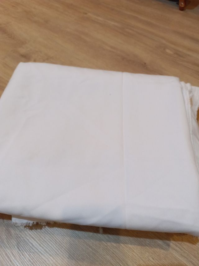 Tela blanca 3 piezas de 1.5 x 4 m. En total 18 m