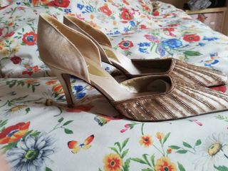 Zapatos tacón beige brillantes pedrería
Nuevos 41 
