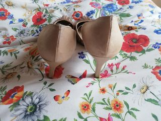 Zapatos tacón beige brillantes pedrería
Nuevos 41 