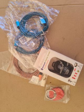 3 Cables USB + Mando Bluetooth + Soporte móvil