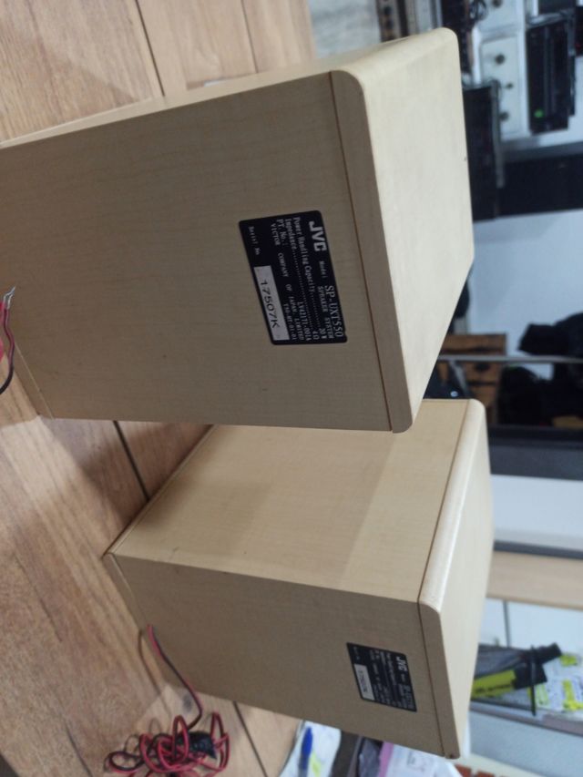 Altavoces JVC - DE ESTANTERIA